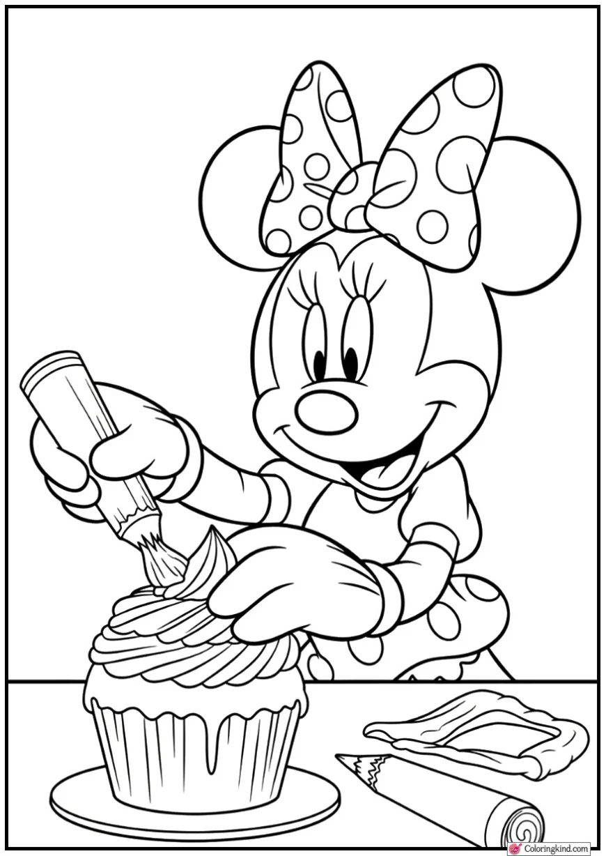 Minnie Mouse Decorating Cupcake